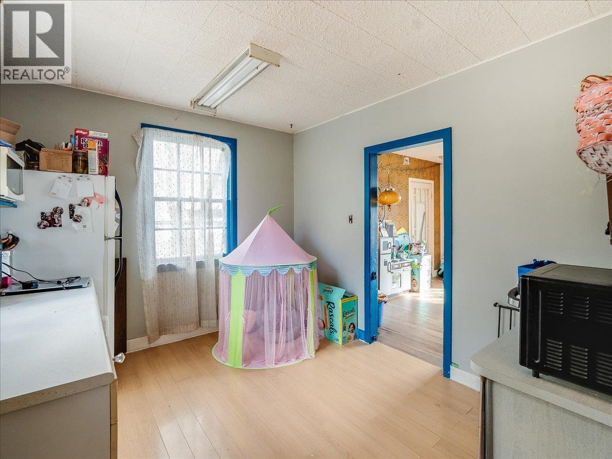 2150 Thompson Avenue, Rossland, British Columbia  V0G 1Y0 - Photo 11 - 10380851