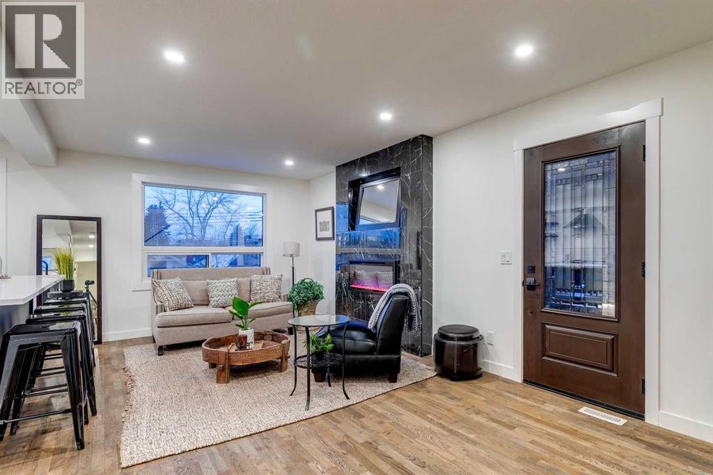 2126 18a Street SW, Calgary, Alberta  T2T 4W2 - Photo 3 - A2288615