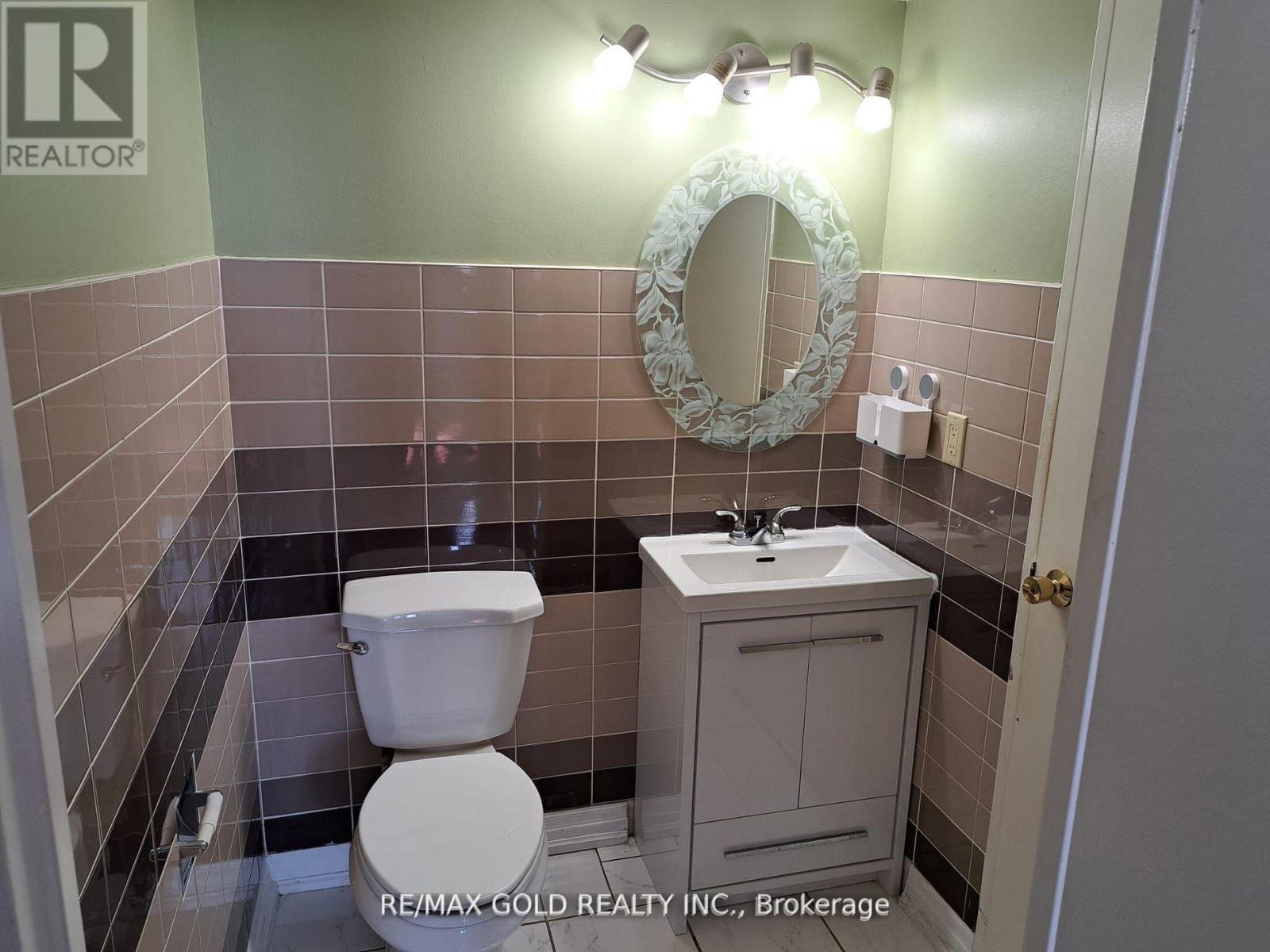 911 - 3 Lisa Street, Brampton (Queen Street Corridor), Ontario  L6T 4A2 - Photo 12 - W12931194