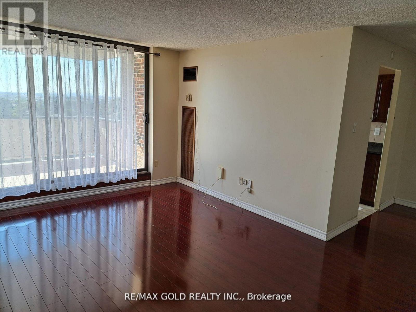 911 - 3 Lisa Street, Brampton (Queen Street Corridor), Ontario  L6T 4A2 - Photo 5 - W12931194