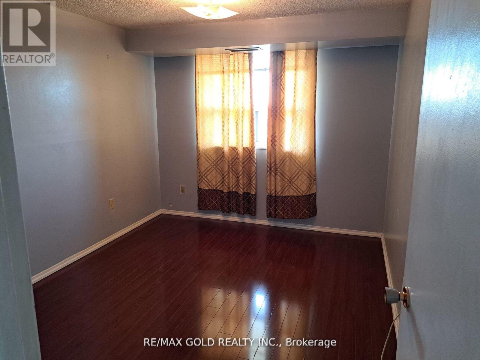 911 - 3 Lisa Street, Brampton (Queen Street Corridor), Ontario  L6T 4A2 - Photo 8 - W12931194