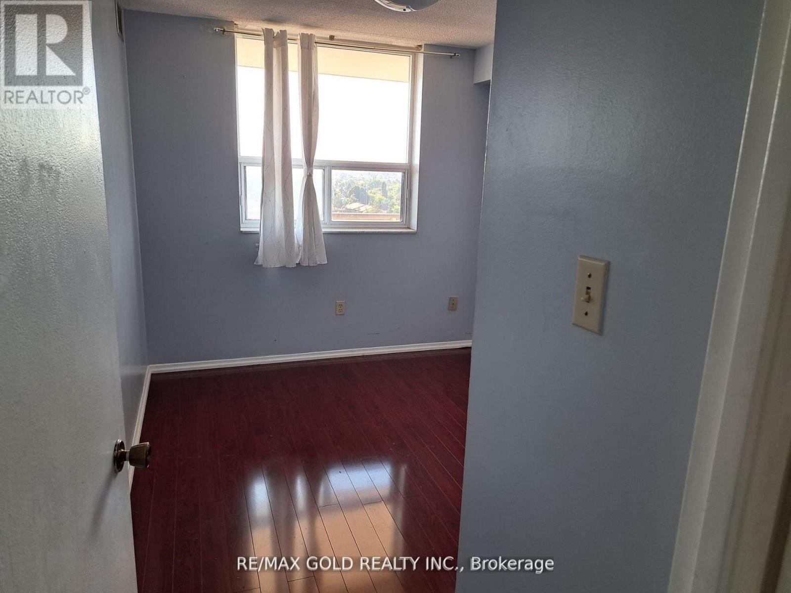 911 - 3 Lisa Street, Brampton (Queen Street Corridor), Ontario  L6T 4A2 - Photo 9 - W12931194