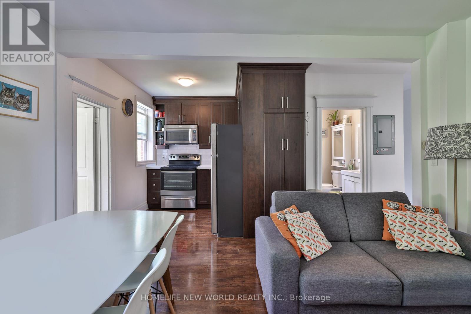 UPPER - 3 ROBLOCKE AVENUE, Toronto, Ontario