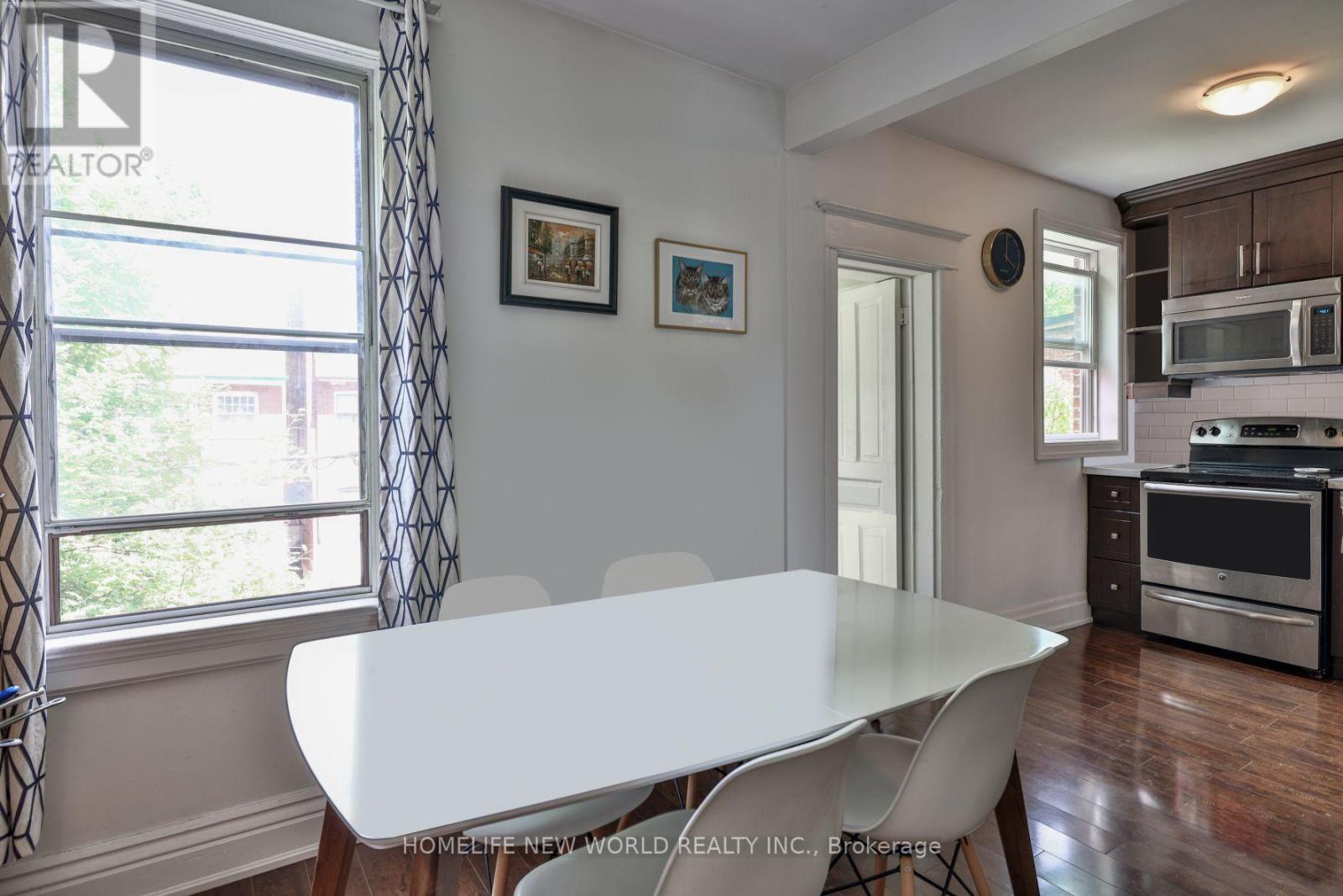 Upper - 3 Roblocke Avenue, Toronto (Dovercourt-Wallace Emerson-Junction), Ontario  M6G 3R6 - Photo 2 - W12931204