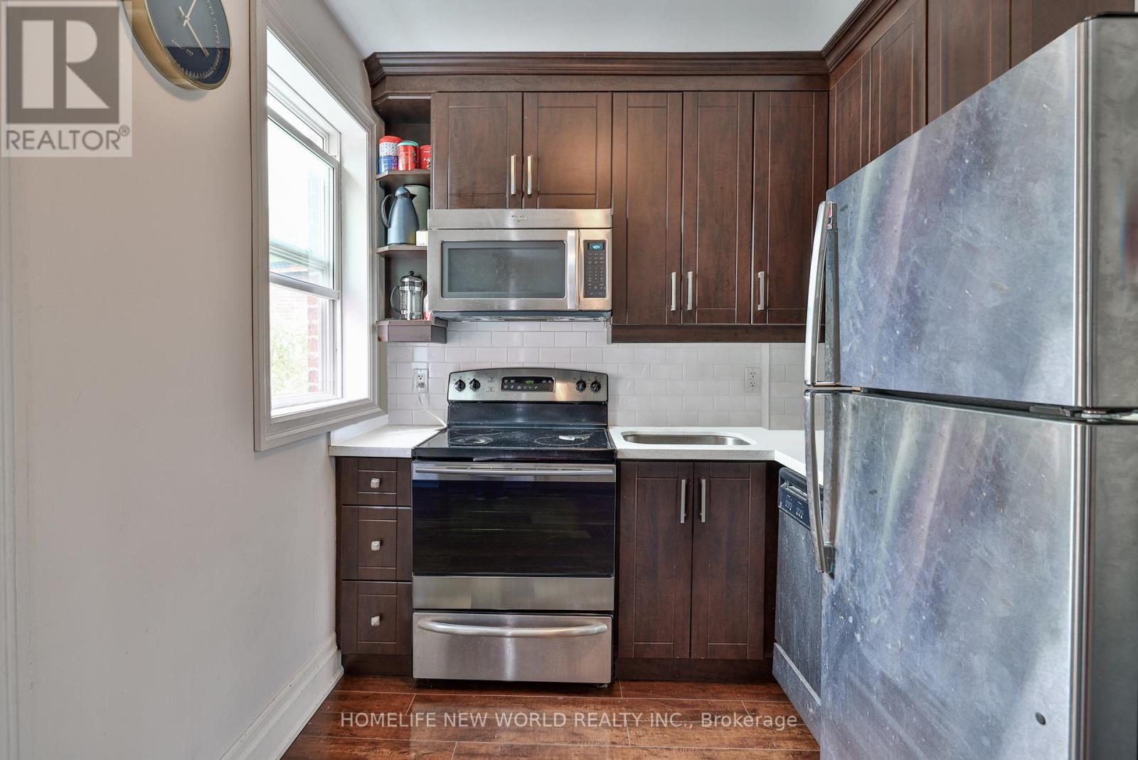 Upper - 3 Roblocke Avenue, Toronto (Dovercourt-Wallace Emerson-Junction), Ontario  M6G 3R6 - Photo 3 - W12931204