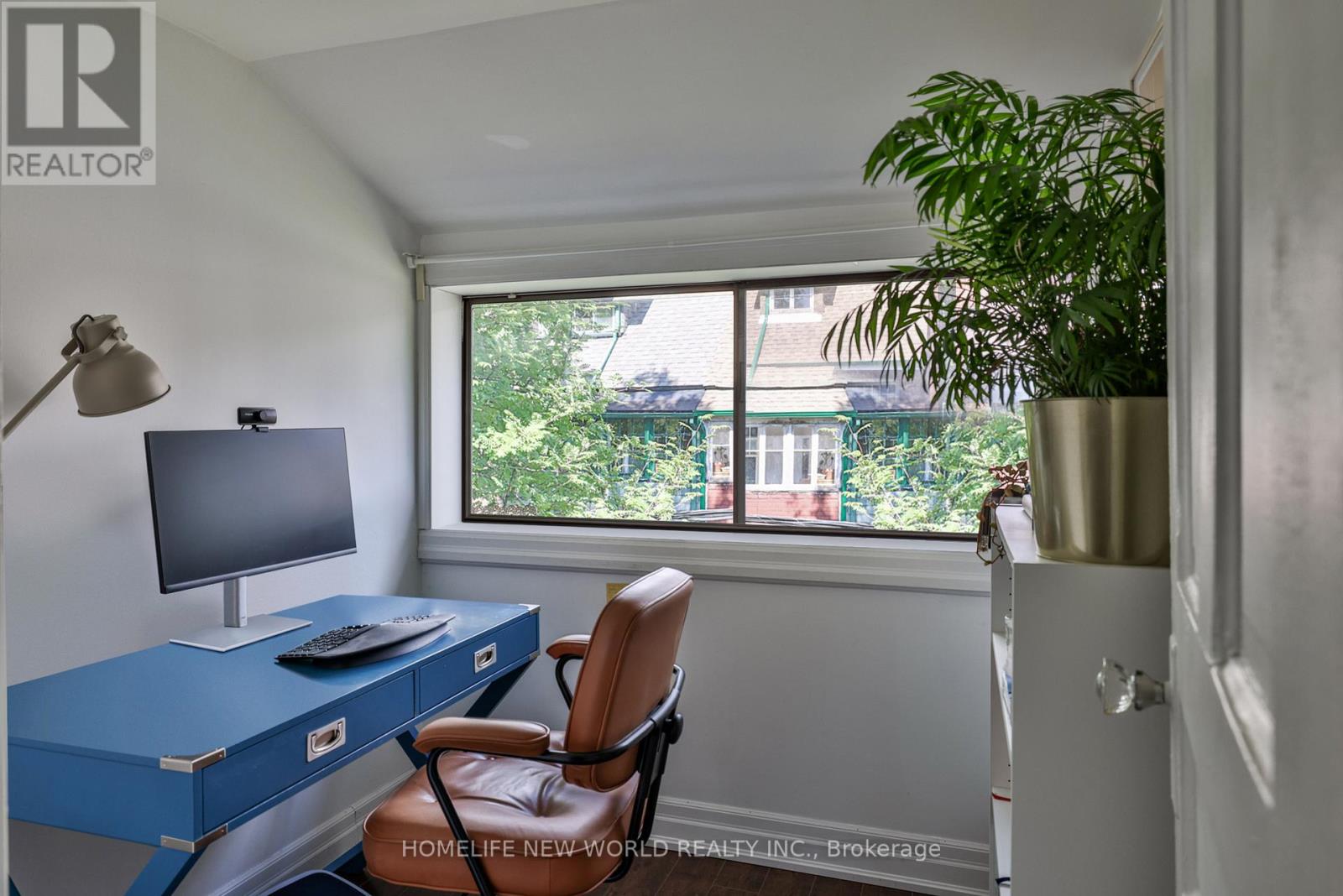 Upper - 3 Roblocke Avenue, Toronto (Dovercourt-Wallace Emerson-Junction), Ontario  M6G 3R6 - Photo 5 - W12931204