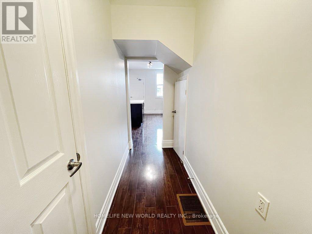 Main - 3 Roblocke Avenue, Toronto (Dovercourt-Wallace Emerson-Junction), Ontario  M6G 3R6 - Photo 7 - W12931208