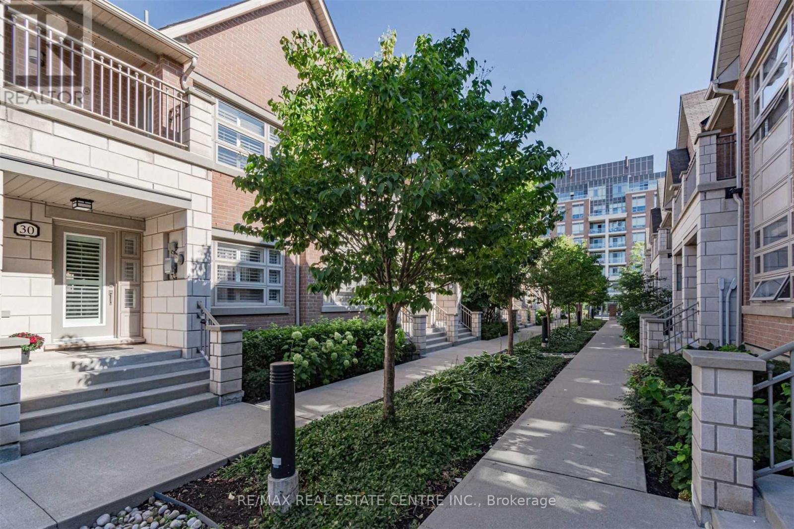 30 - 2460 Prince Michael Drive, Oakville, Ontario  L6H 0G8 - Photo 2 - W12931214