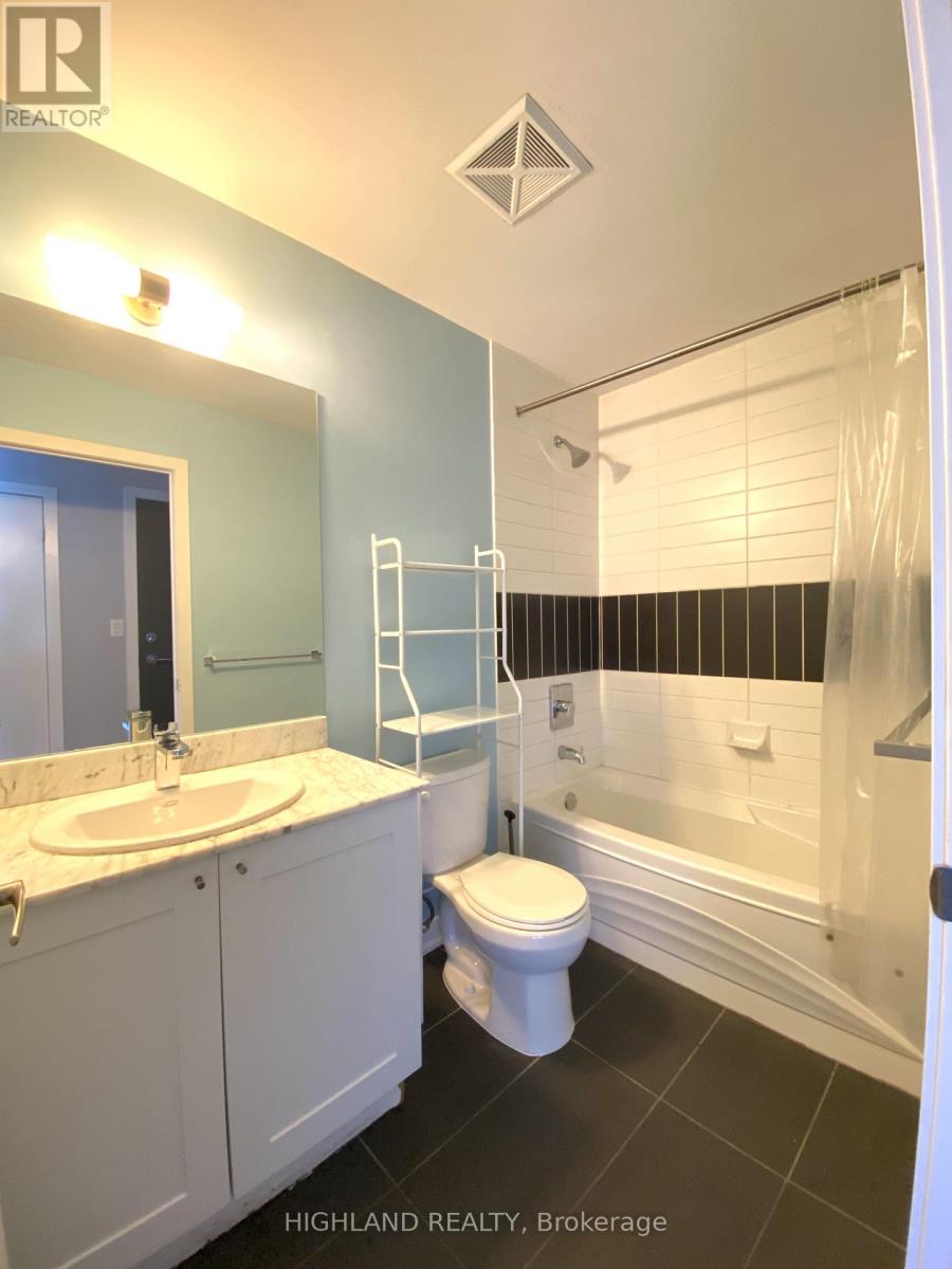 1206 - 4070 Confederation Parkway, Mississauga (City Centre), Ontario  L5B 0E9 - Photo 6 - W12931238