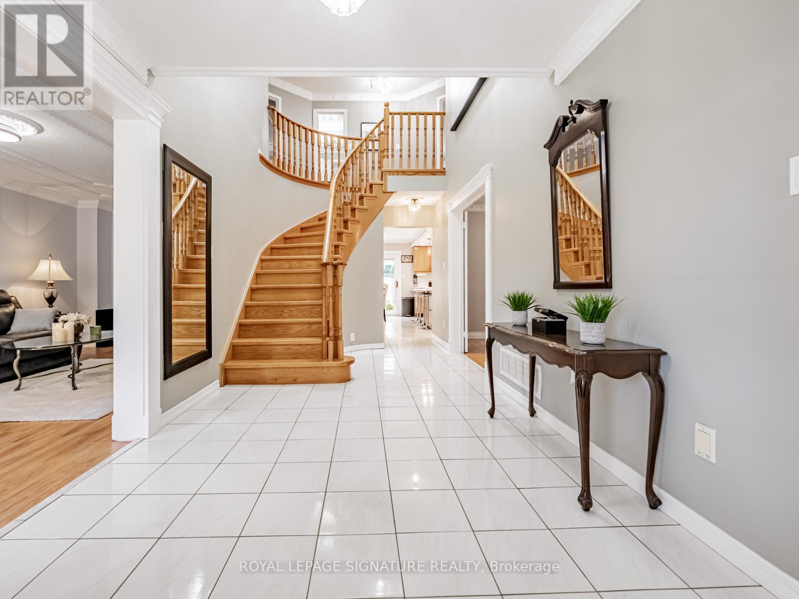 5245 Champlain Trail, Mississauga, Ontario  L5R 2Z2 - Photo 4 - W12931246