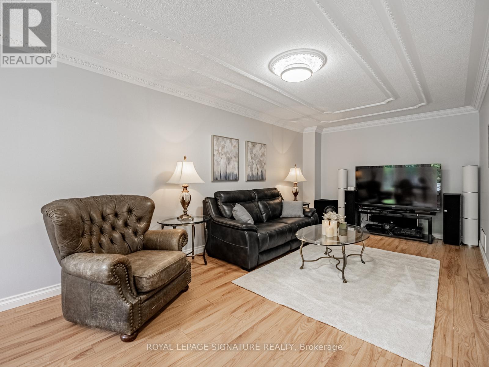 5245 Champlain Trail, Mississauga, Ontario  L5R 2Z2 - Photo 5 - W12931246