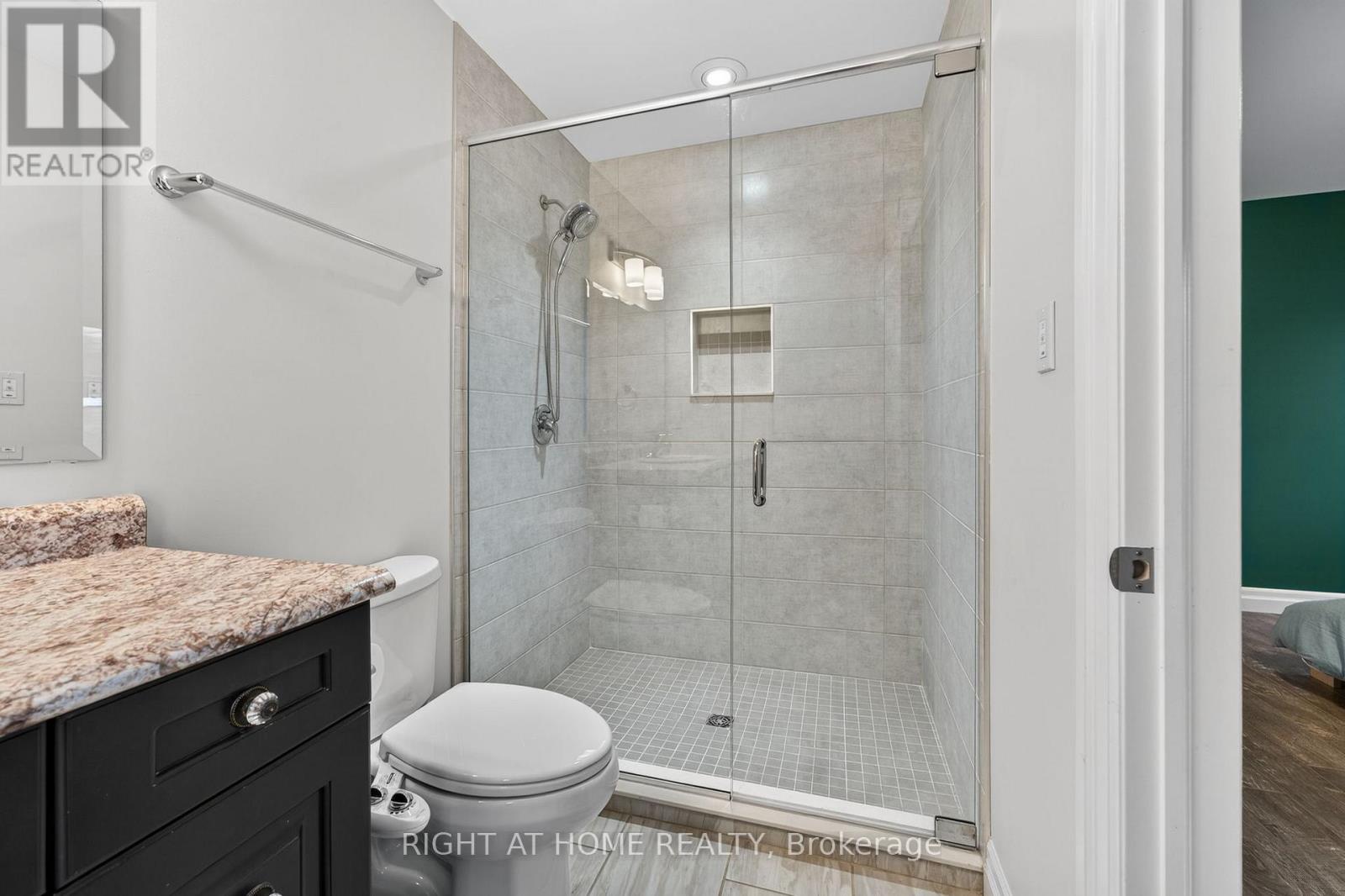 107 Aspen Drive, Quinte West, Ontario  K8V 0E2 - Photo 16 - X12931244