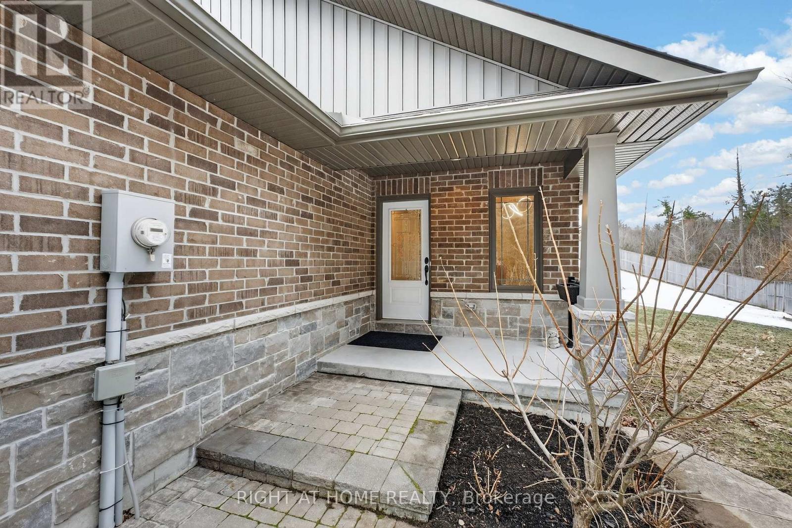 107 Aspen Drive, Quinte West, Ontario  K8V 0E2 - Photo 2 - X12931244