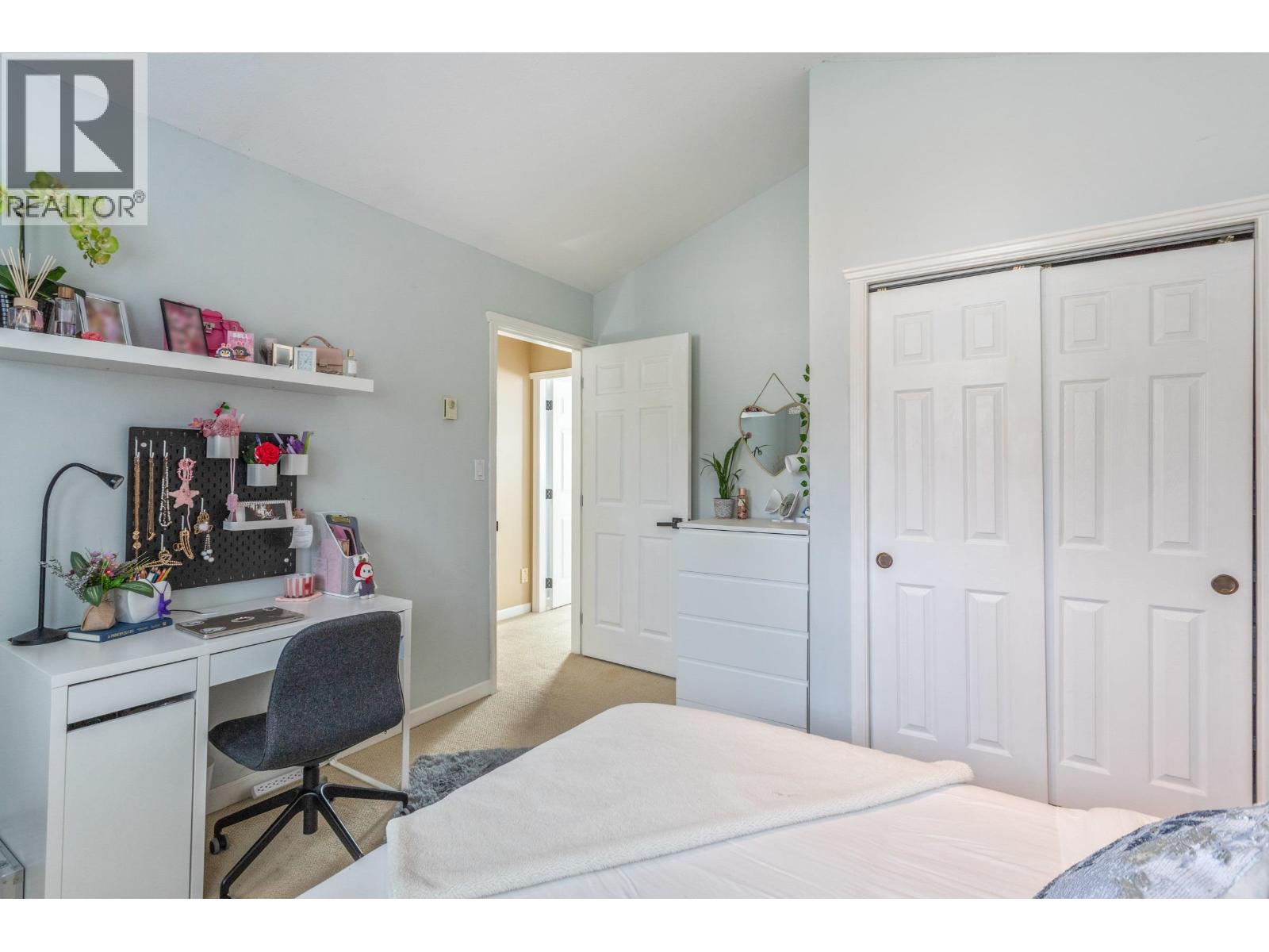 205 1518 Bowser Avenue, North Vancouver, British Columbia  V7P 2Y3 - Photo 5 - R3104353