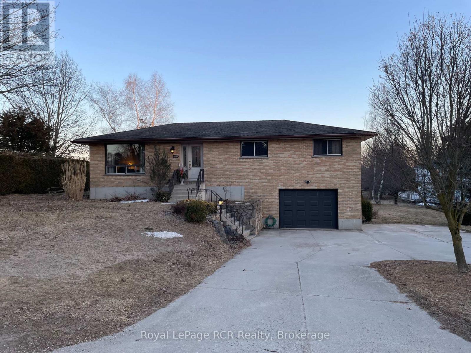 1003 Victoria Street, West Grey, Ontario  N0G 1C0 - Photo 2 - X12889374