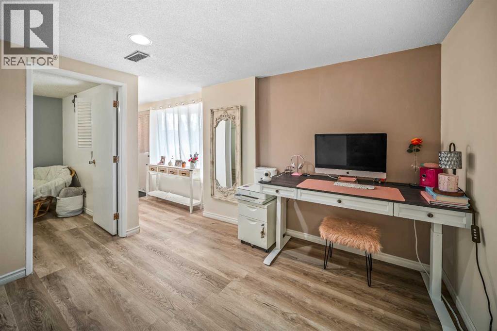 408 Queen Charlotte Drive SE, Calgary, Alberta  T2J 4H3 - Photo 17 - A2296570