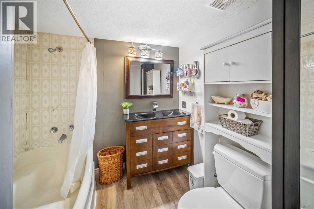 408 Queen Charlotte Drive SE, Calgary, Alberta  T2J 4H3 - Photo 20 - A2296570