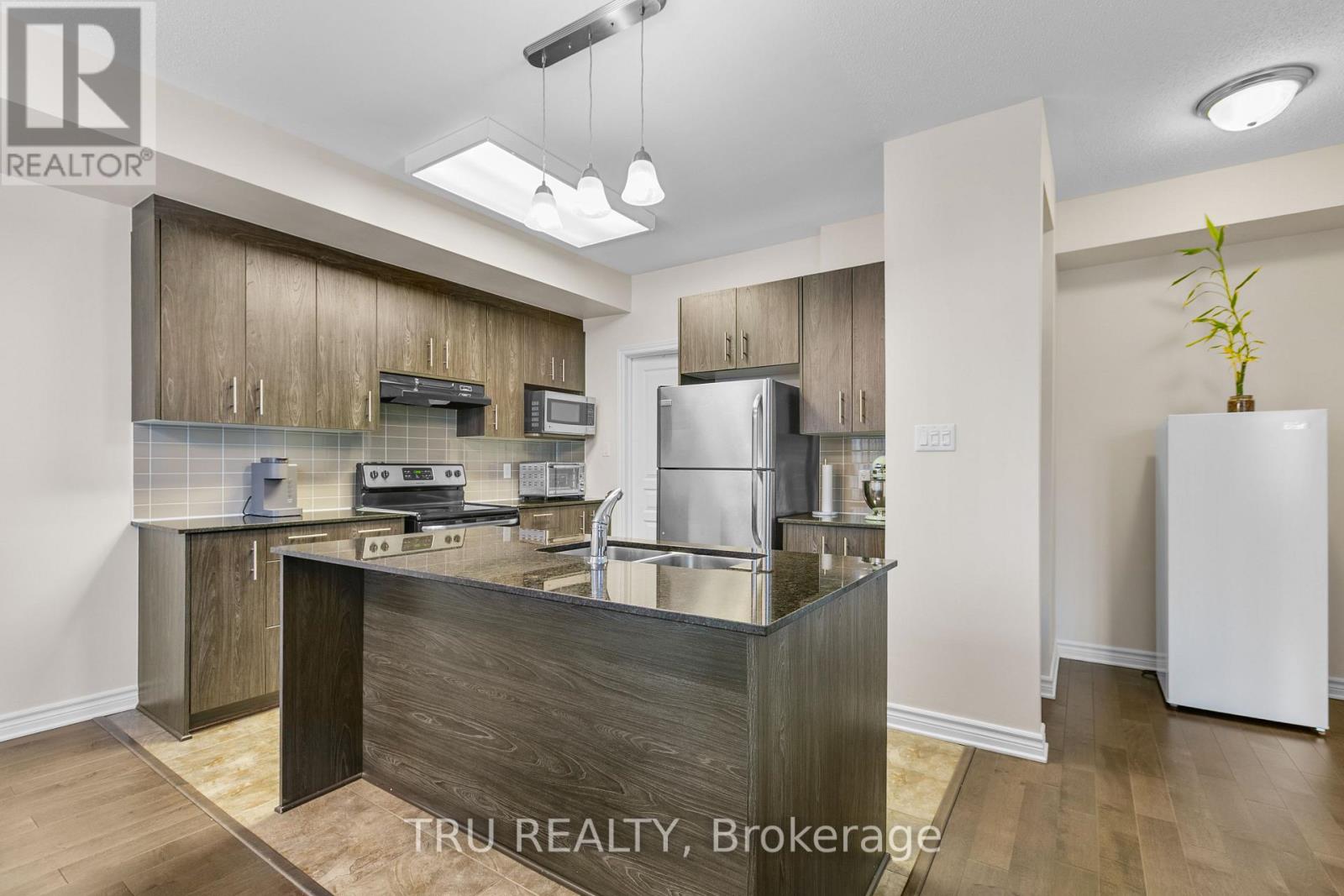 28 Tadley Private, Ottawa, Ontario  K2J 2T3 - Photo 17 - X12931272