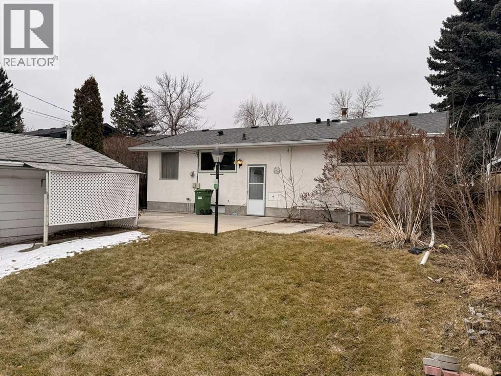 6124 Lloyd Crescent Sw, Calgary, Alberta  T3E 5V7 - Photo 3 - A2296805