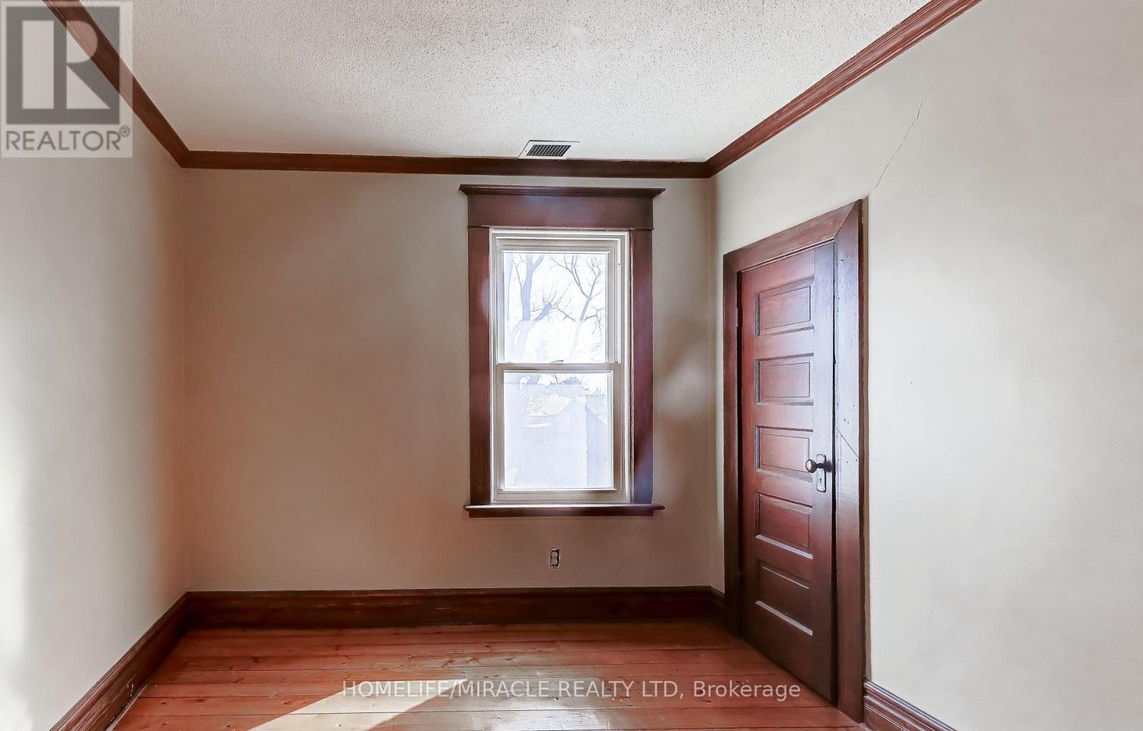 8243 Kipling Avenue, Vaughan, Ontario  L4L 2A5 - Photo 12 - N12929498