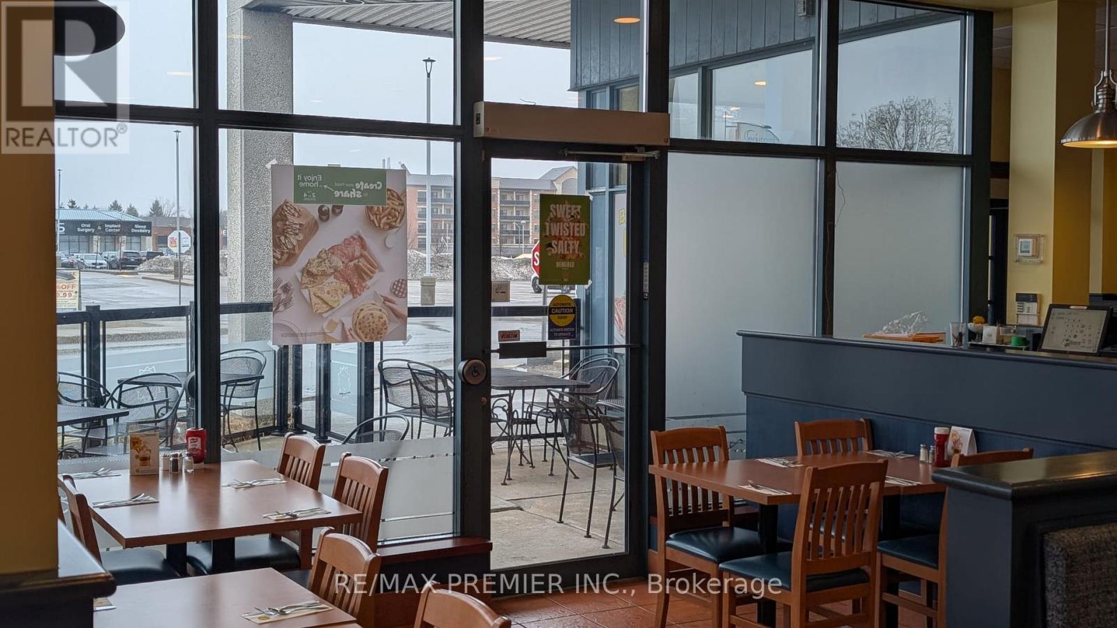 46/47 - 10909 Yonge Street N, Richmond Hill, Ontario  L4C 3E3 - Photo 2 - N12931292