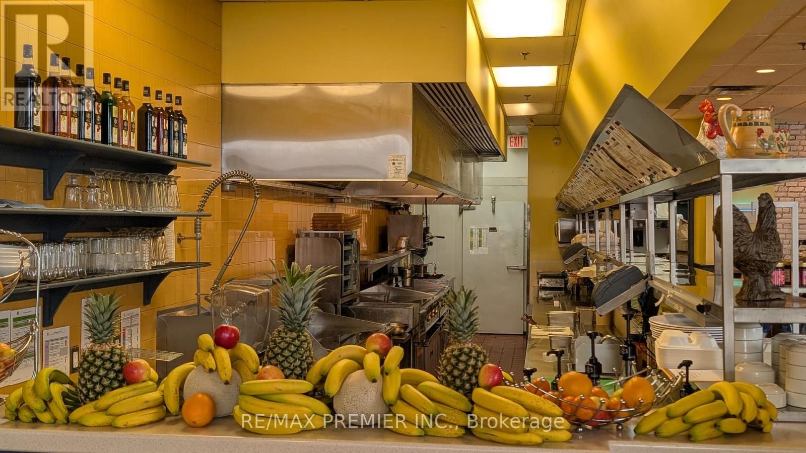 46/47 - 10909 Yonge Street N, Richmond Hill, Ontario  L4C 3E3 - Photo 6 - N12931292