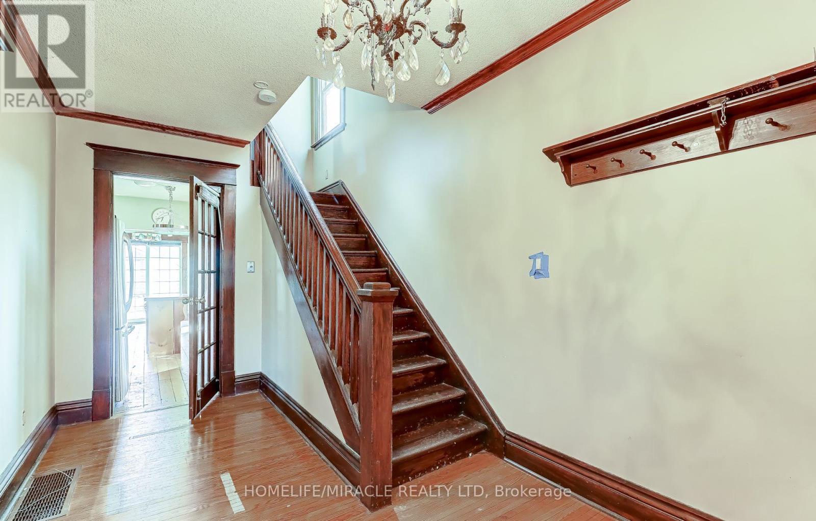 8243 Kipling Avenue, Vaughan, Ontario  L4L 2A5 - Photo 5 - N12929498