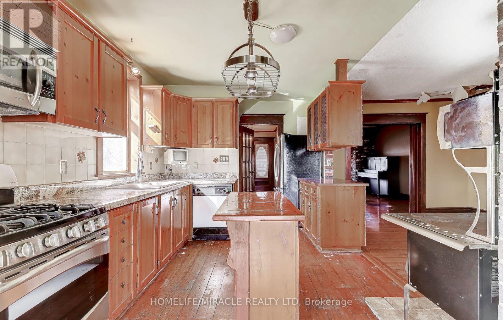 8243 Kipling Avenue, Vaughan, Ontario  L4L 2A5 - Photo 9 - N12929498