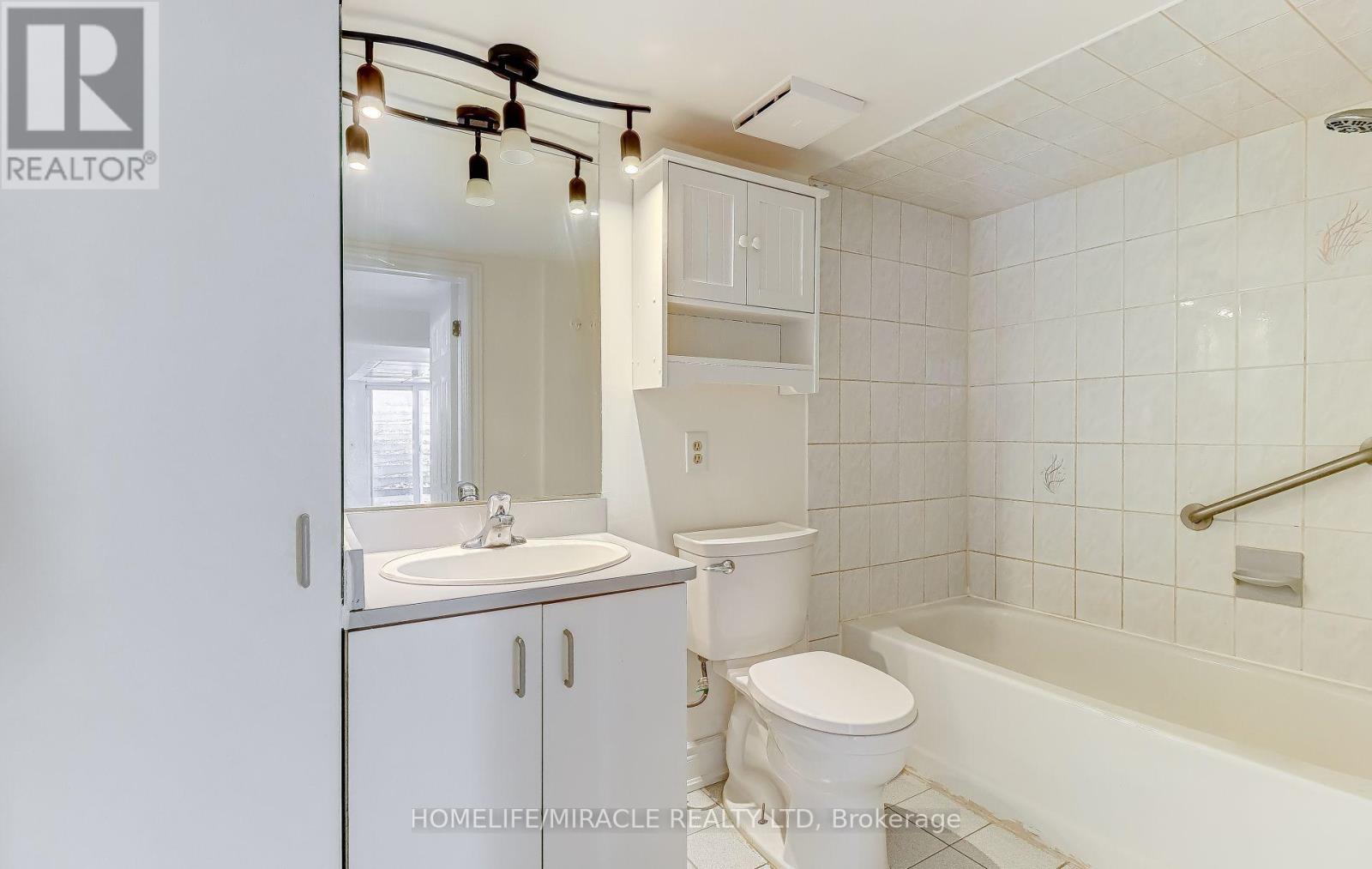 8243 Kipling Avenue, Vaughan, Ontario  L4L 2A5 - Photo 22 - N12929498