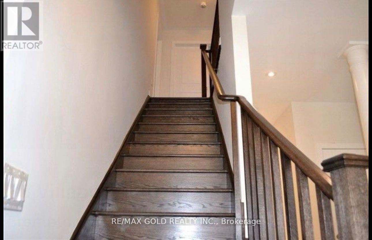 33 Villadowns Trail, Brampton, Ontario L6R 3V6 - Photo 11 - W12931282