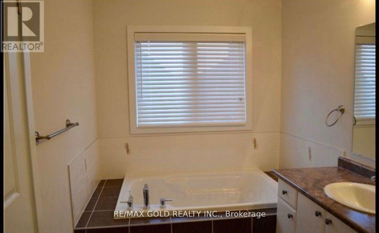 33 Villadowns Trail, Brampton, Ontario L6R 3V6 - Photo 15 - W12931282