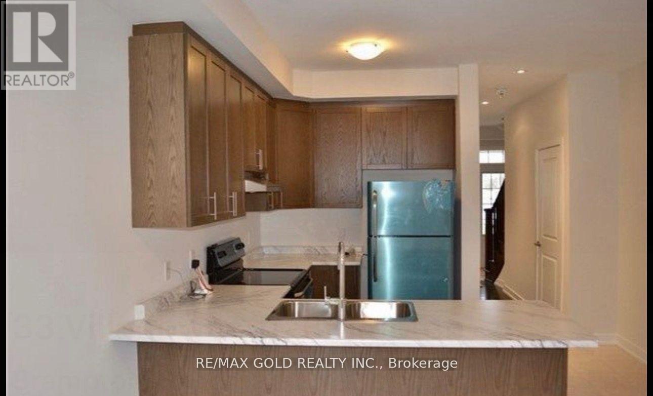 33 Villadowns Trail, Brampton, Ontario L6R 3V6 - Photo 8 - W12931282