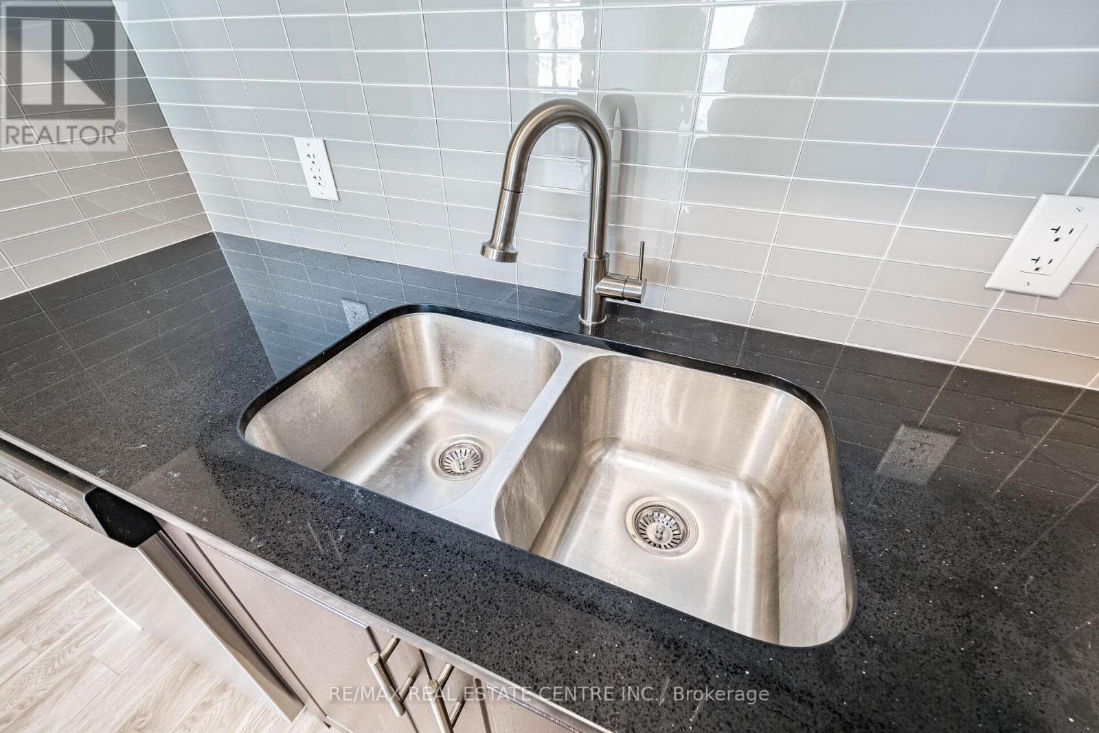 1007 - 128 King Street N, Waterloo, Ontario N2J 2X9 - Photo 17 - X12931268