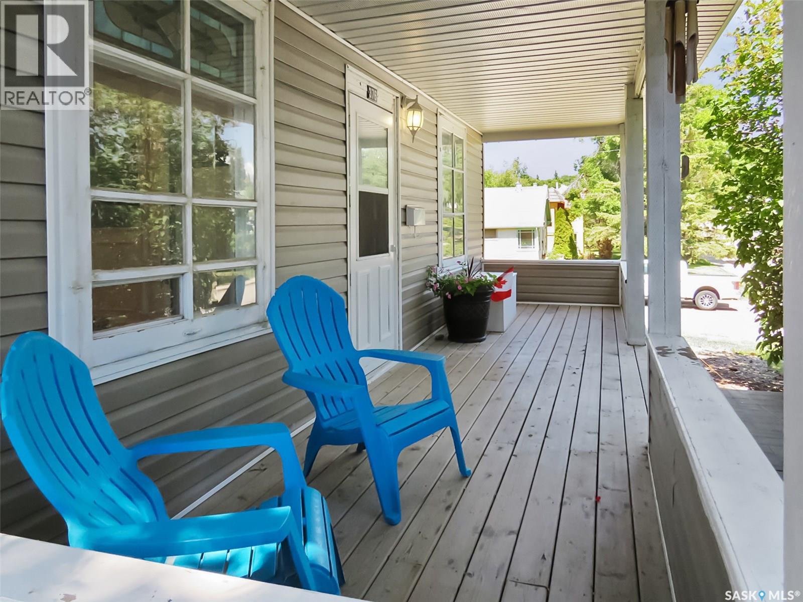 376 5th Avenue Nw, Swift Current, Saskatchewan  S9H 0W8 - Photo 2 - SK031345