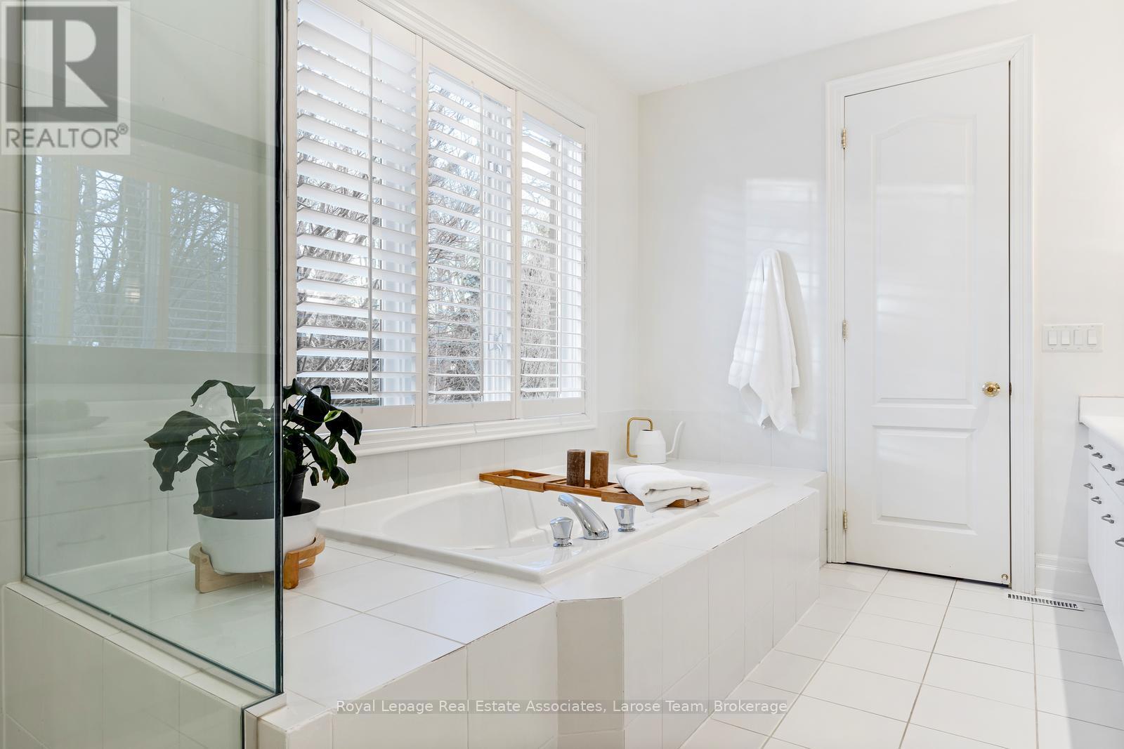 562 Gladwyne Court, Mississauga, Ontario  L5H 4L4 - Photo 26 - W12856138