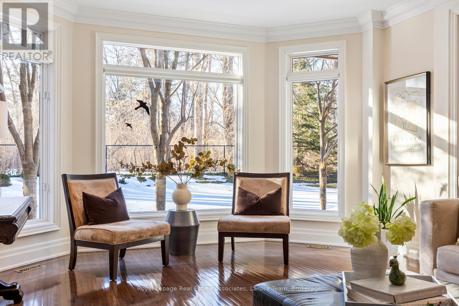 562 Gladwyne Court, Mississauga, Ontario  L5H 4L4 - Photo 10 - W12856138