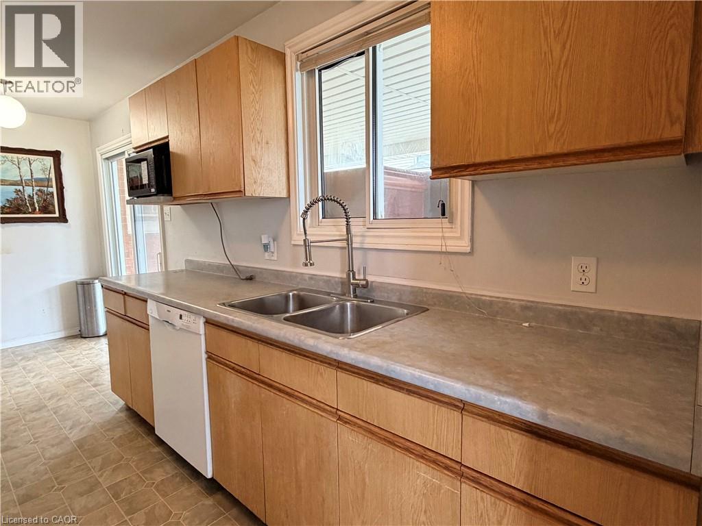 259 Camille Crescent, Waterloo, Ontario  N2K 3B8 - Photo 3 - 40815823