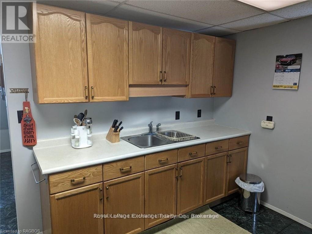 247 Broadway Street, Kincardine, Ontario  N2Z 2X9 - Photo 15 - X12931330