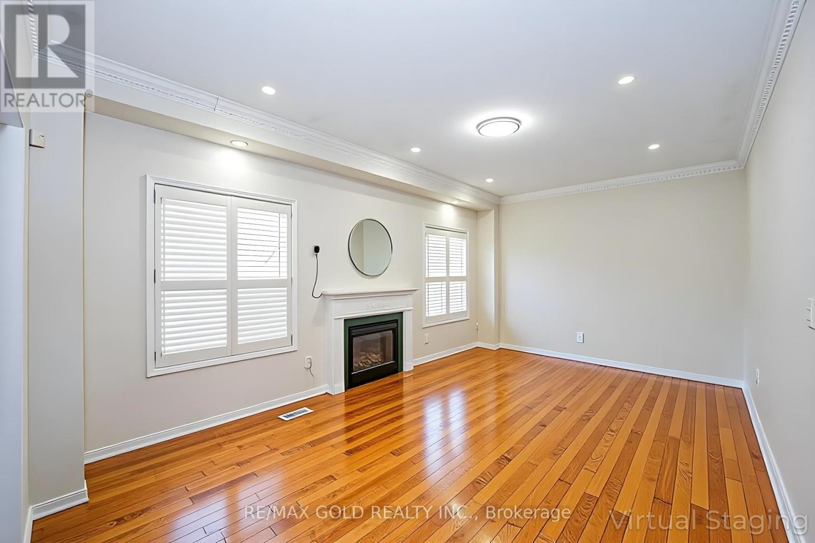 321 Queen Mary Drive, Brampton, Ontario  L7A 3S6 - Photo 6 - W12890402