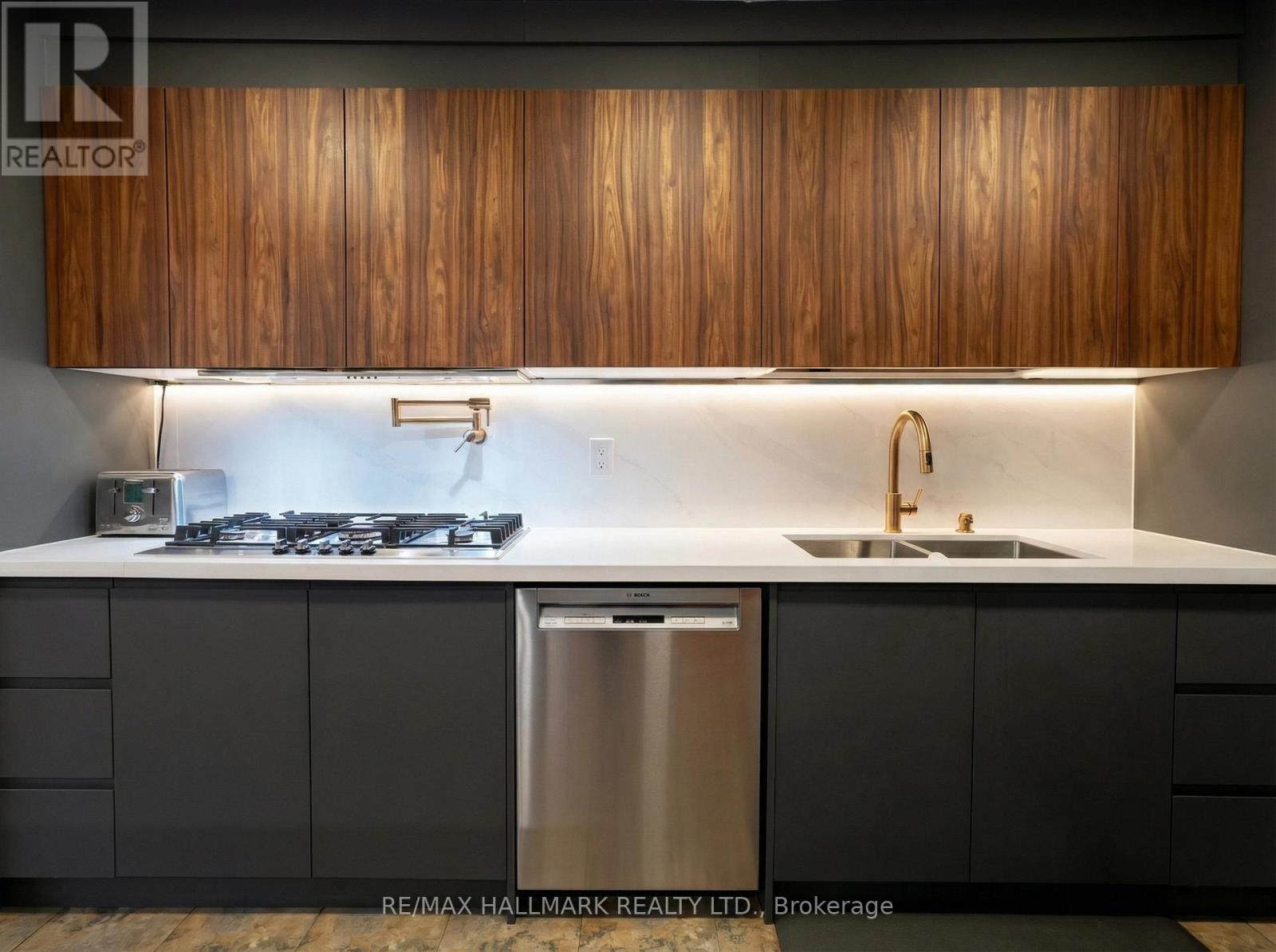 27 Constellation Crescent, Richmond Hill, Ontario  L4C 8J8 - Photo 3 - N12931368