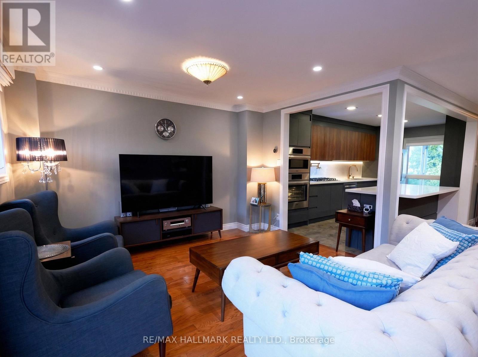 27 Constellation Crescent, Richmond Hill, Ontario  L4C 8J8 - Photo 5 - N12931368