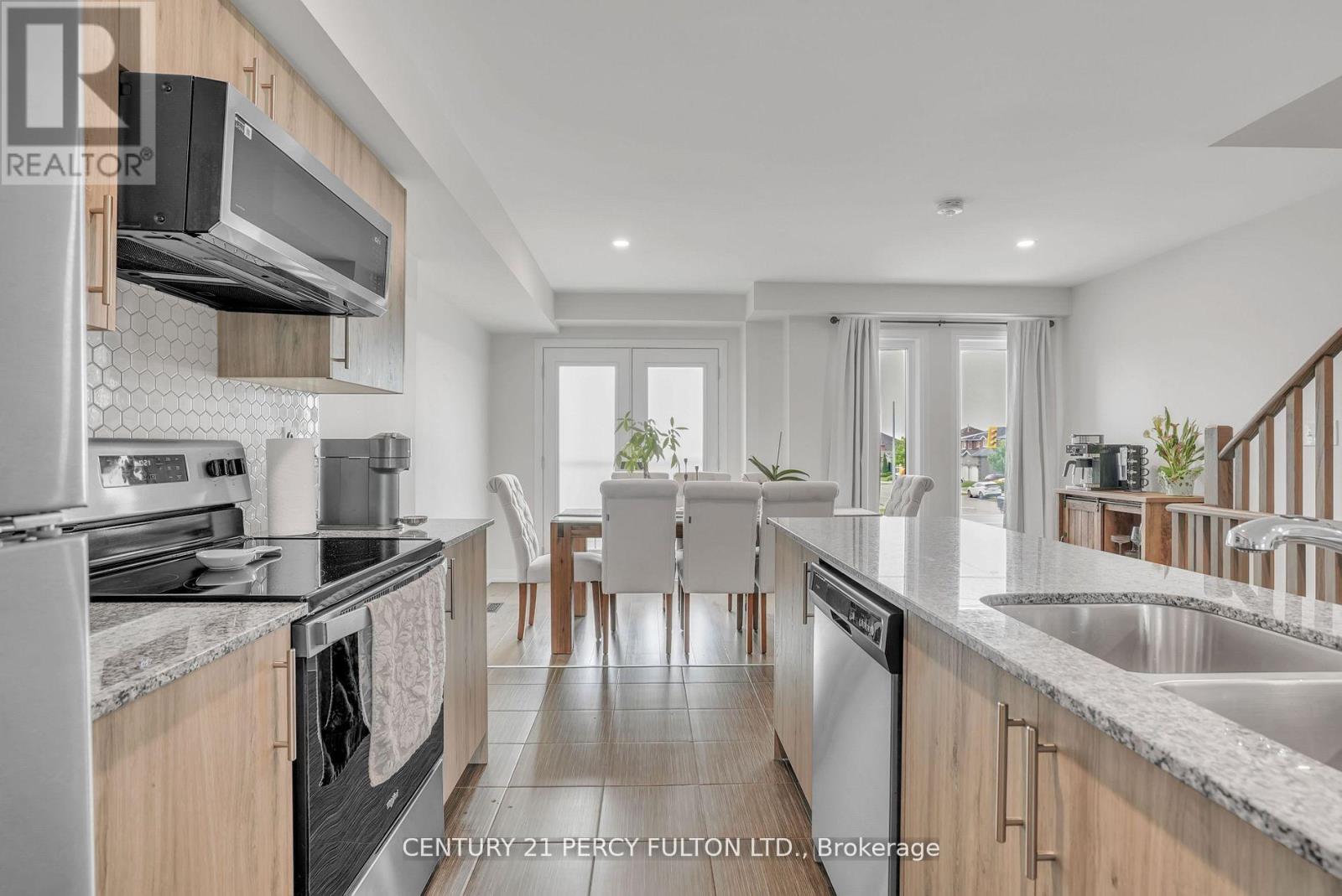 89 Fairlane Avenue, Barrie, Ontario  L9L 0M9 - Photo 12 - S12931320