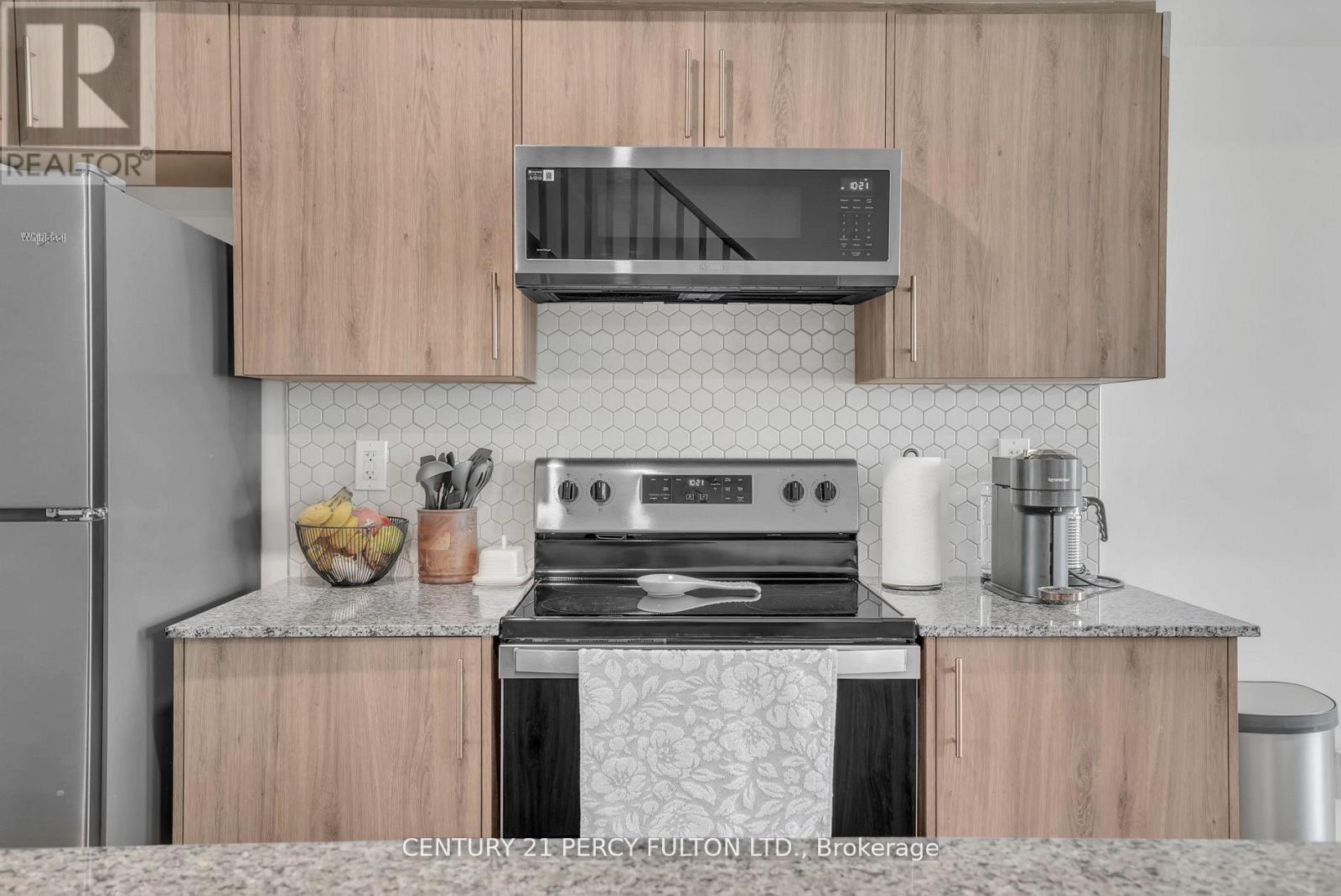 89 Fairlane Avenue, Barrie, Ontario  L9L 0M9 - Photo 3 - S12931320