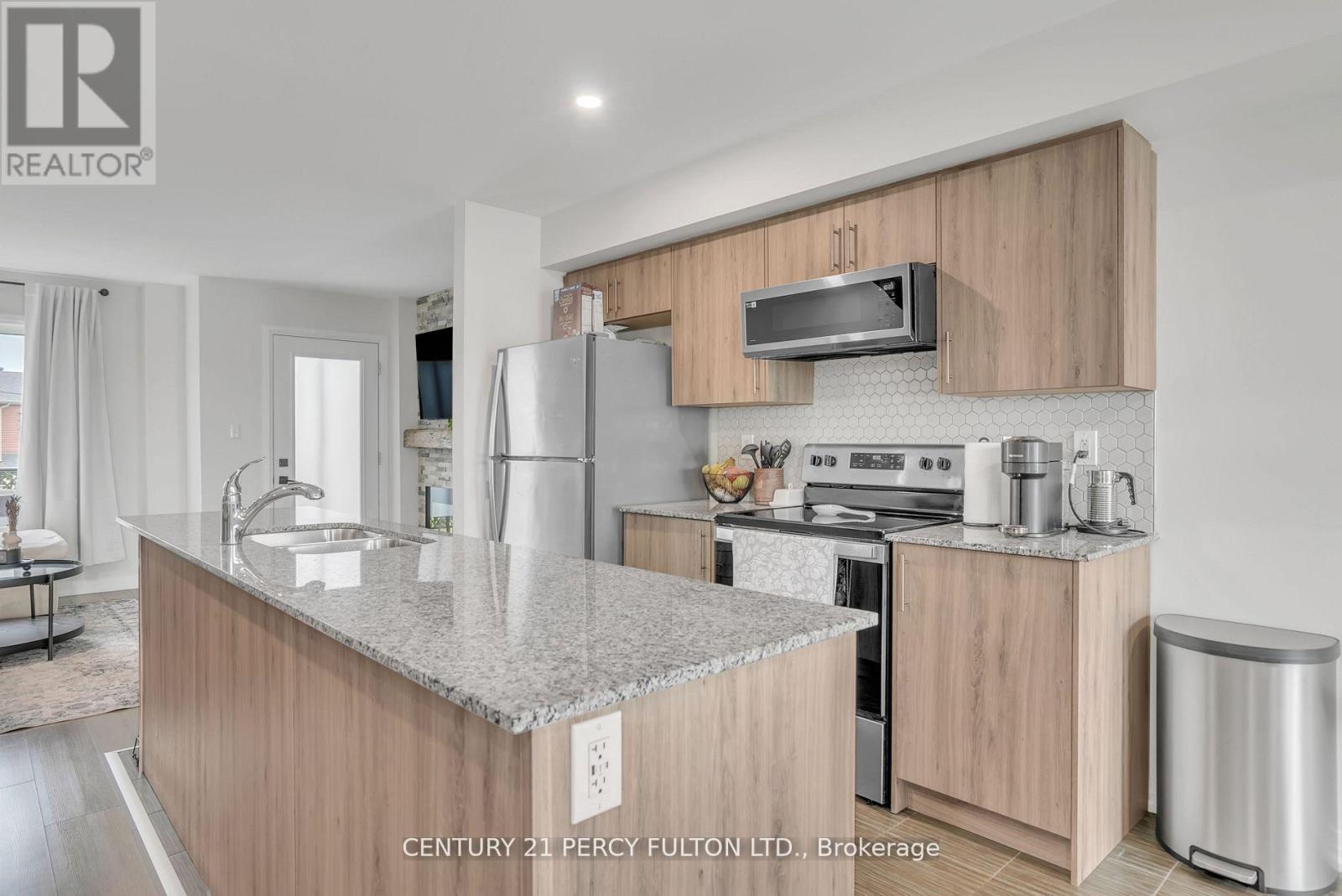 89 Fairlane Avenue, Barrie, Ontario  L9L 0M9 - Photo 4 - S12931320