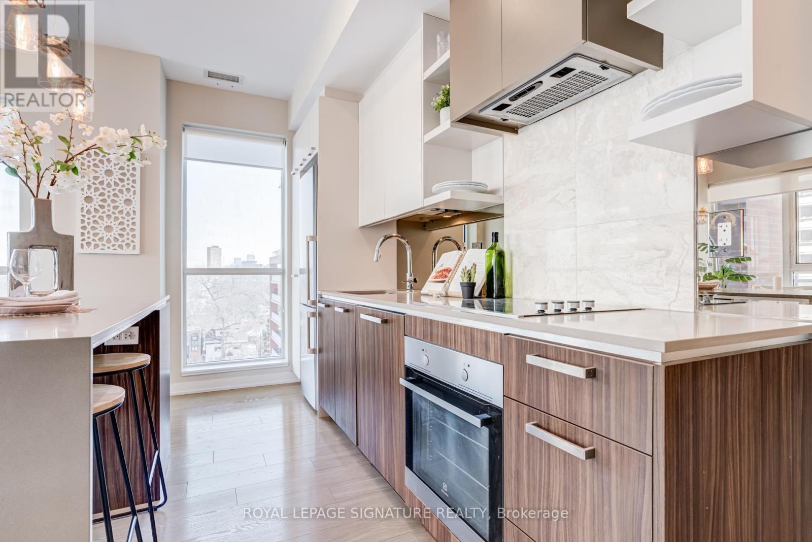 836 - 1830 Bloor Street W, Toronto, Ontario  M6P 0A2 - Photo 7 - W12931304