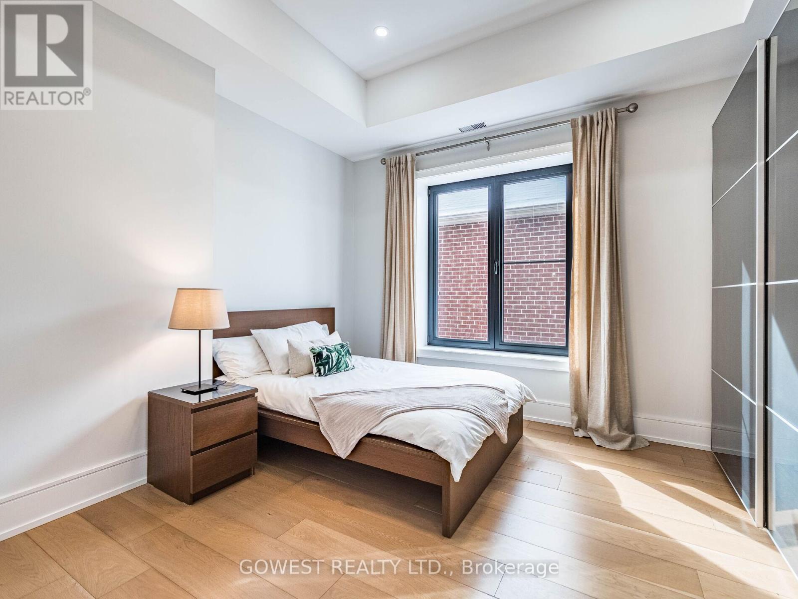 402 Niar Avenue, Mississauga, Ontario  L5G 1W3 - Photo 31 - W12931328