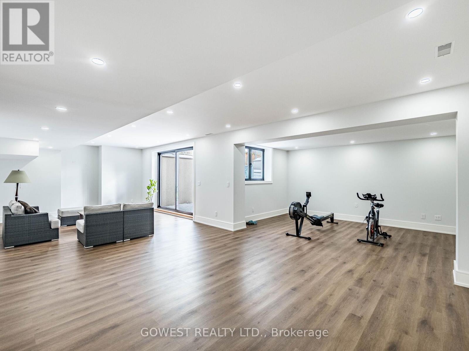 402 Niar Avenue, Mississauga, Ontario  L5G 1W3 - Photo 39 - W12931328