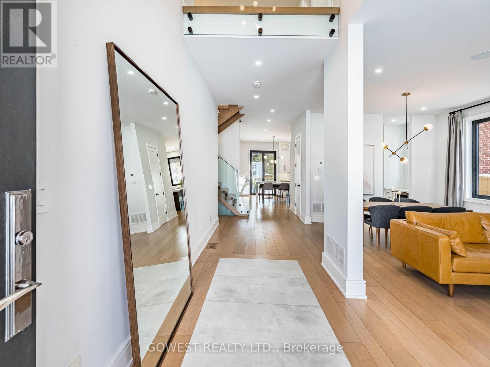 402 Niar Avenue, Mississauga, Ontario  L5G 1W3 - Photo 4 - W12931328