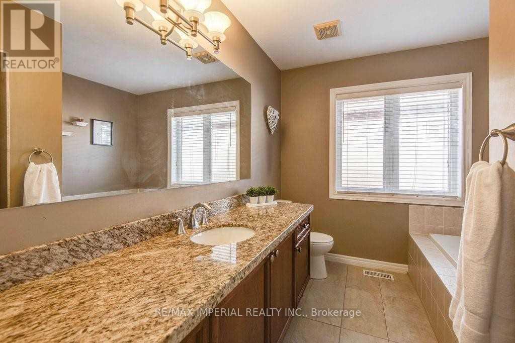 2438 Felhaber Crescent, Oakville, Ontario  L6H 7N8 - Photo 12 - W12931344