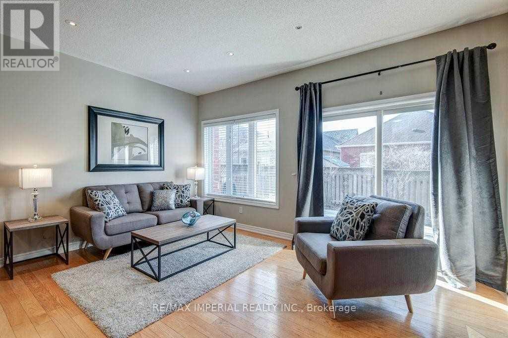 2438 Felhaber Crescent, Oakville, Ontario  L6H 7N8 - Photo 6 - W12931344